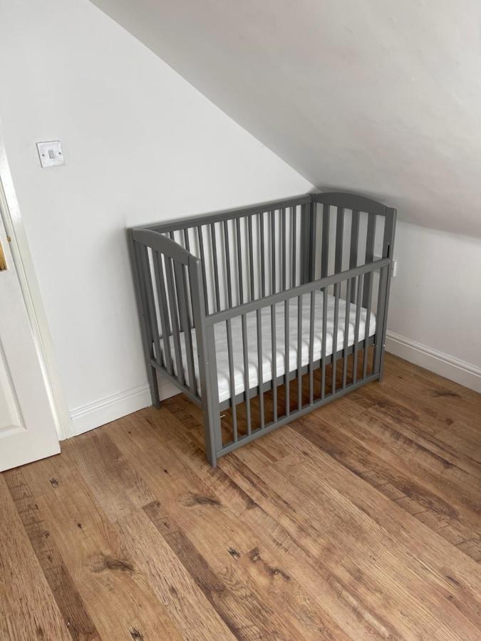 Large, Quiet, Sleeps 16, 4 Bathrooms, Parking, Leicester Extérieur photo