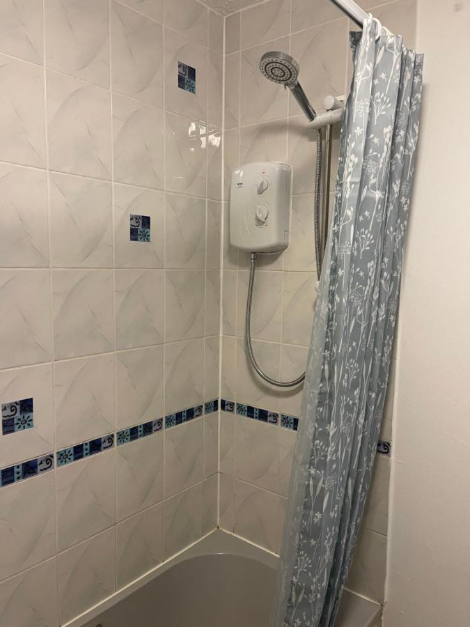 Large, Quiet, Sleeps 16, 4 Bathrooms, Parking, Leicester Extérieur photo