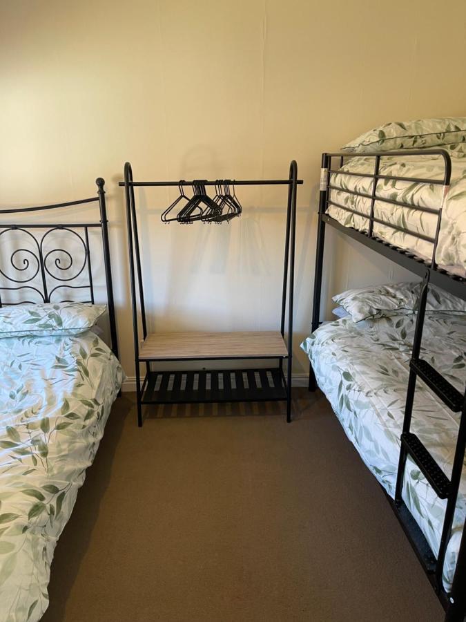 Large, Quiet, Sleeps 16, 4 Bathrooms, Parking, Leicester Extérieur photo
