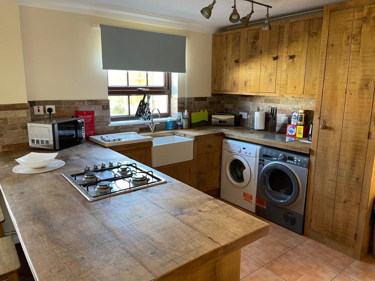 Large, Quiet, Sleeps 16, 4 Bathrooms, Parking, Leicester Extérieur photo