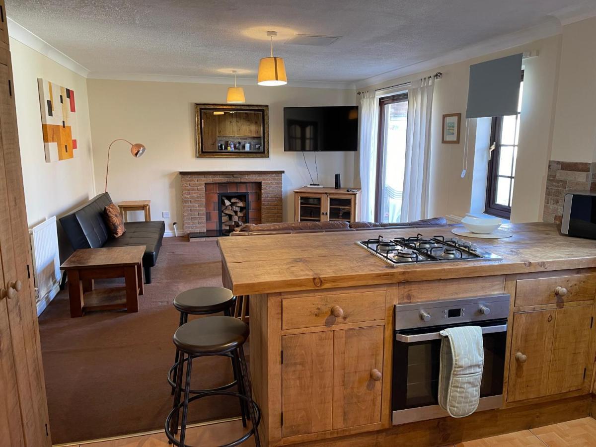 Large, Quiet, Sleeps 16, 4 Bathrooms, Parking, Leicester Extérieur photo