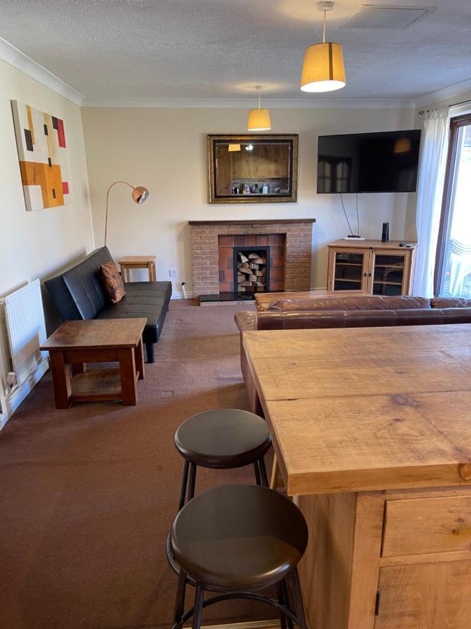 Large, Quiet, Sleeps 16, 4 Bathrooms, Parking, Leicester Extérieur photo