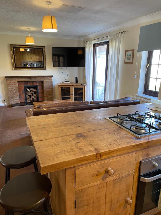 Large, Quiet, Sleeps 16, 4 Bathrooms, Parking, Leicester Extérieur photo