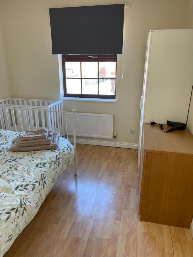 Large, Quiet, Sleeps 16, 4 Bathrooms, Parking, Leicester Extérieur photo