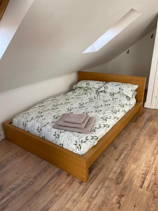 Large, Quiet, Sleeps 16, 4 Bathrooms, Parking, Leicester Extérieur photo