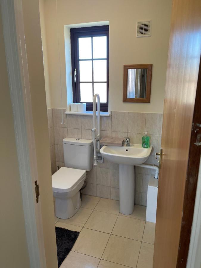 Large, Quiet, Sleeps 16, 4 Bathrooms, Parking, Leicester Extérieur photo
