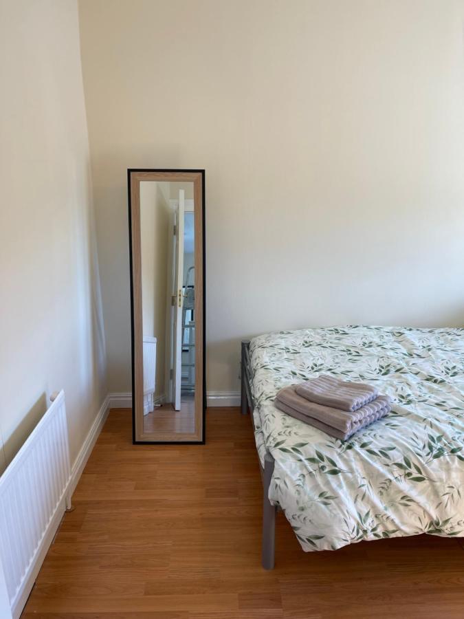 Large, Quiet, Sleeps 16, 4 Bathrooms, Parking, Leicester Extérieur photo
