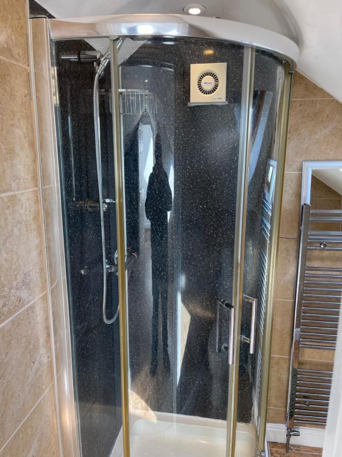 Large, Quiet, Sleeps 16, 4 Bathrooms, Parking, Leicester Extérieur photo
